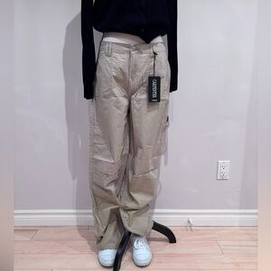 NWT Woman’s Beige Low Waisted Cargo Pants Size L with Pockets and Belt Loops